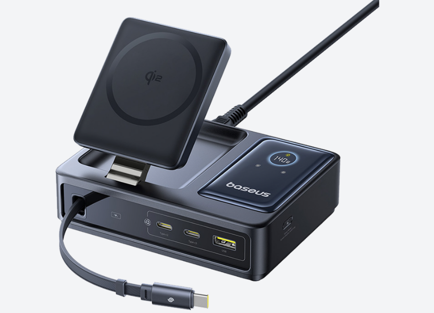 شاحن سطح المكتب Baseus NOMOS 5 في 1 بقوة 140 واط مع تقنية الشحن اللاسلكي Qi2 + كابل قابل للسحب + شاشة رقمية